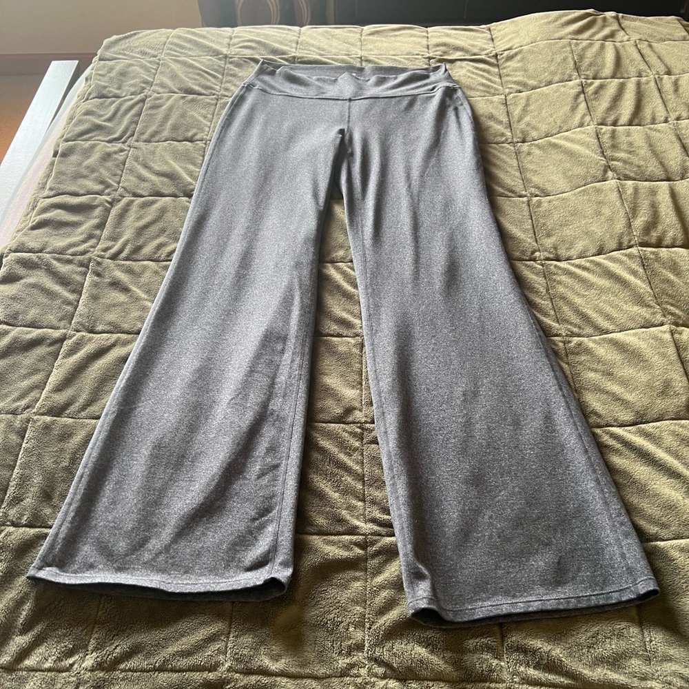Athleta Fushion wide leg  yoga pants - Picture 12 of 12